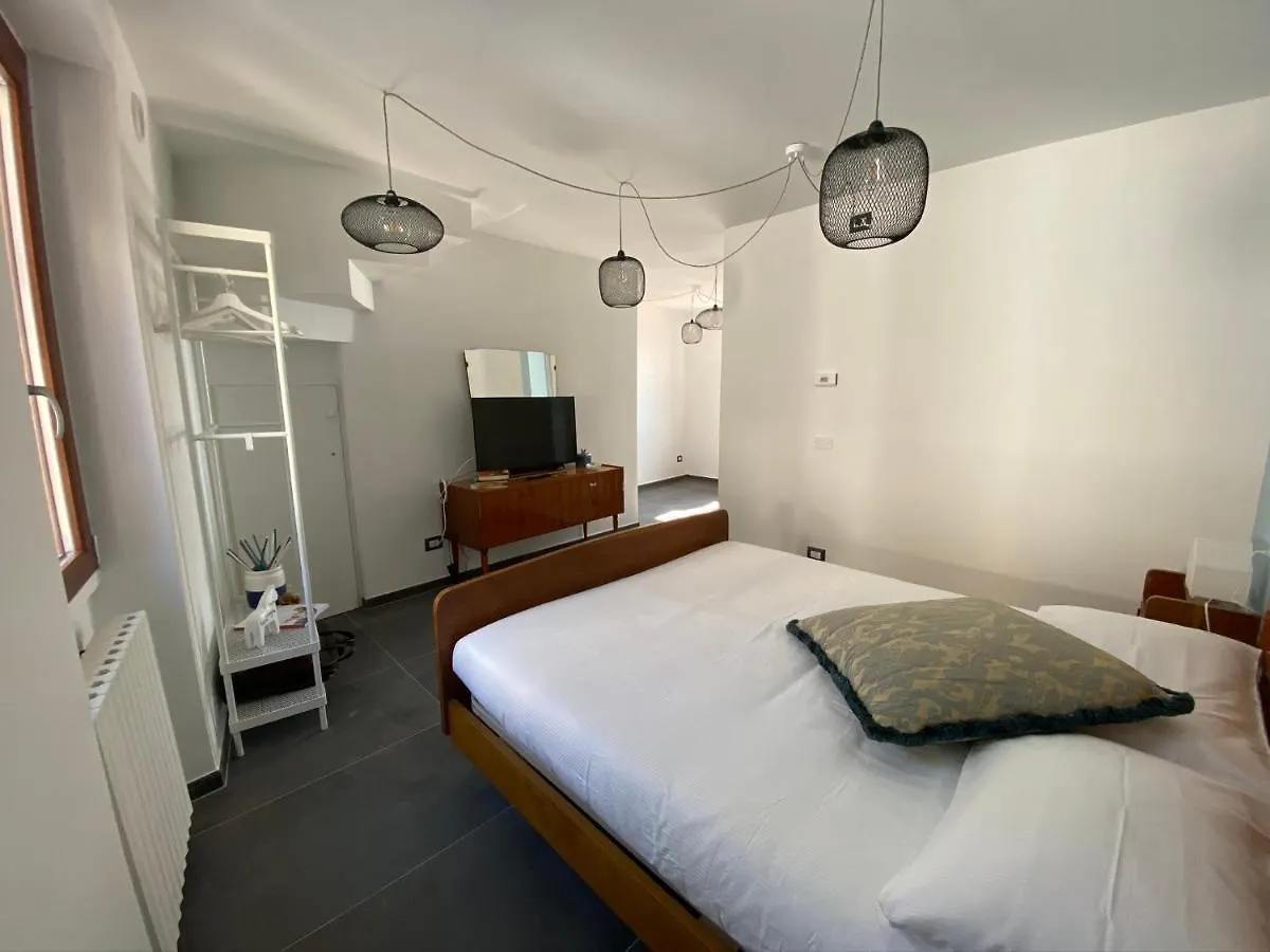 La Casa Di Andrea Lägenhet Gardone Riviera